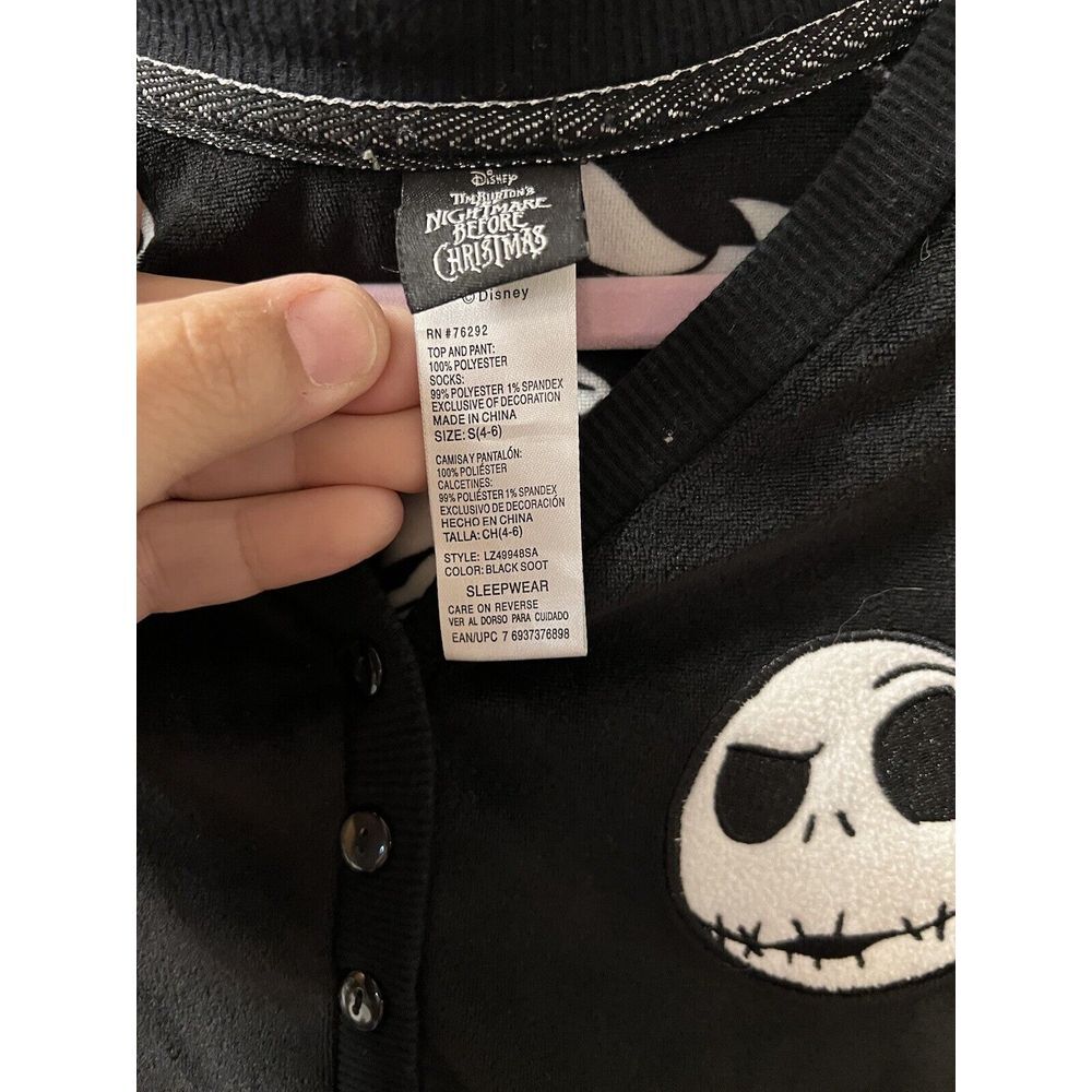 Nightmare Before Christmas Pajama Top Womens Small Black Long Sleeve Velour Soft - Picture 2 of 2